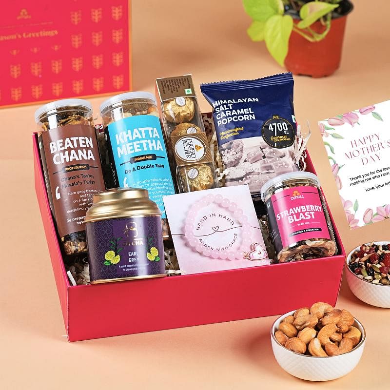 

Omay Foods Snack & Snuggle Mother's Day Gift Box